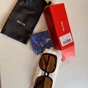 MIYYA Tortoise Shell Sunglasses